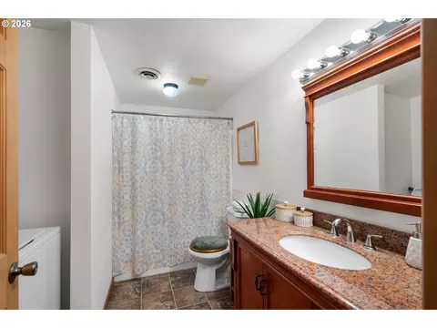 Bath - 25 Canyon Dr, Heppner, OR 97836 photo 1 of 1