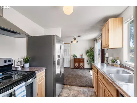 Kitchen - 25 Canyon Dr, Heppner, OR 97836 photo 3 of 3