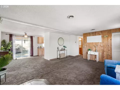 Living - 25 Canyon Dr, Heppner, OR 97836 photo 4 of 4