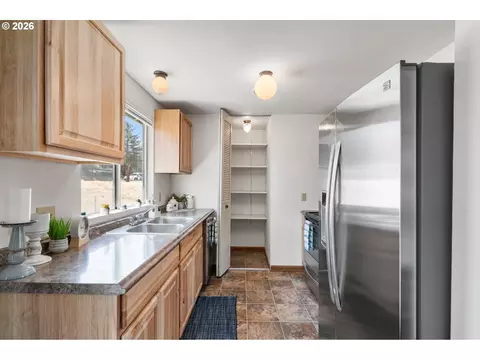 Kitchen - 25 Canyon Dr, Heppner, OR 97836 photo 1 of 3