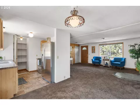 Living - 25 Canyon Dr, Heppner, OR 97836 photo 3 of 4