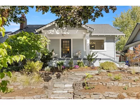 3247 NE Davis St, Portland, OR 97232