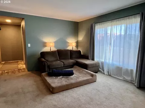 Living - 92063 Spicer Ln, Springfield, OR 97478 photo 2 of 2
