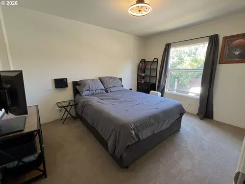 Bedroom - 92063 Spicer Ln, Springfield, OR 97478 photo 3 of 4