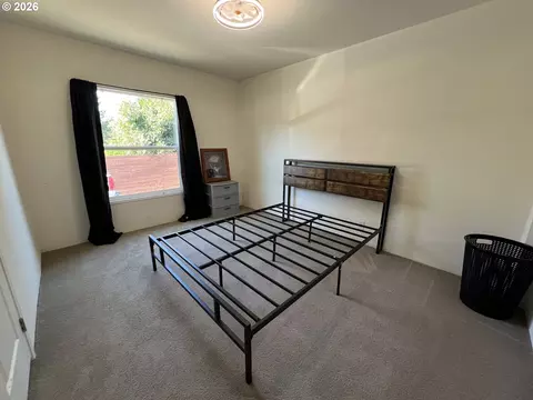 Bedroom - 92063 Spicer Ln, Springfield, OR 97478 photo 4 of 4