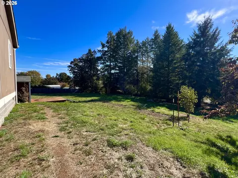 Exterior - 92063 Spicer Ln, Springfield, OR 97478 photo 5 of 9