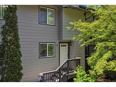 29750 SW Courtside Dr #6, Wilsonville, OR 97070
