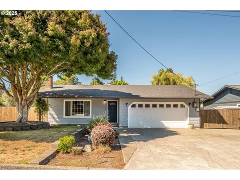 2292 Clark St, North Bend, OR 97459