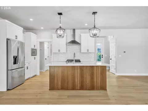 Kitchen - 503 Honeysuckle Ln, Eugene, OR 97401 photo 1 of 6