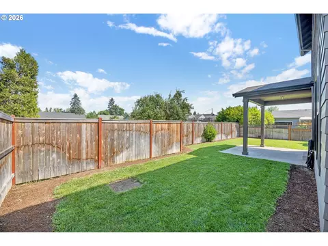 Exterior - 503 Honeysuckle Ln, Eugene, OR 97401 photo 7 of 9
