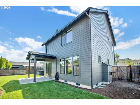 Exterior - 503 Honeysuckle Ln, Eugene, OR 97401 photo 5 of 9