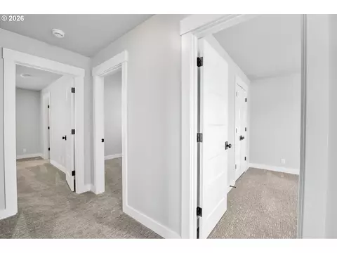 Entry Way - 503 Honeysuckle Ln, Eugene, OR 97401 photo 4 of 4