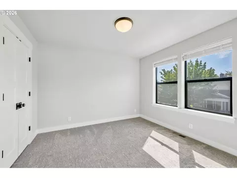 Bedroom - 503 Honeysuckle Ln, Eugene, OR 97401 photo 1 of 6