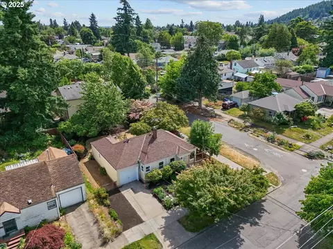 8604 SE Yamhill St, Portland, OR 97216