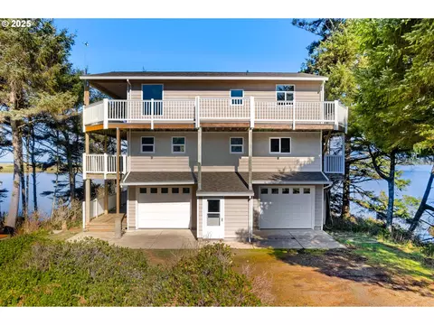 6080 7th St, Tillamook, OR 97141