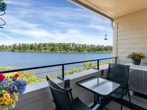 5110 S Landing Dr #303, Portland, OR 97239