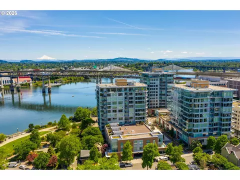 1900 S River Dr #502, Portland, OR 97201