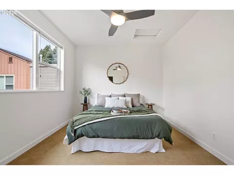 Bedroom - 327 Rustic Pl #35, Eugene, OR 97401 photo 5 of 5