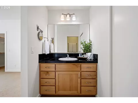 Bath - 327 Rustic Pl #35, Eugene, OR 97401 photo 3 of 6