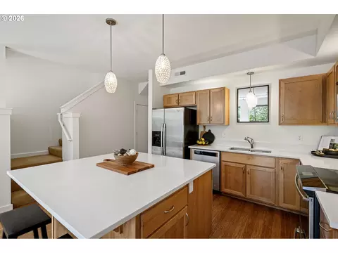 Kitchen - 327 Rustic Pl #35, Eugene, OR 97401 photo 7 of 9