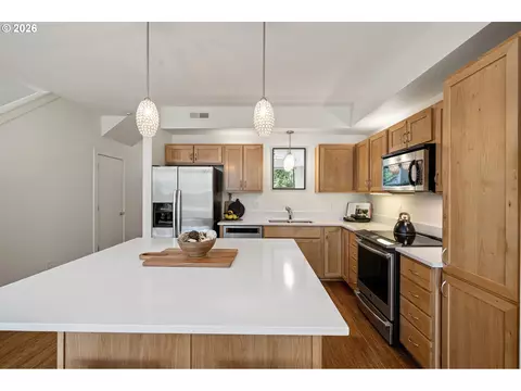 Kitchen - 327 Rustic Pl #35, Eugene, OR 97401 photo 5 of 9