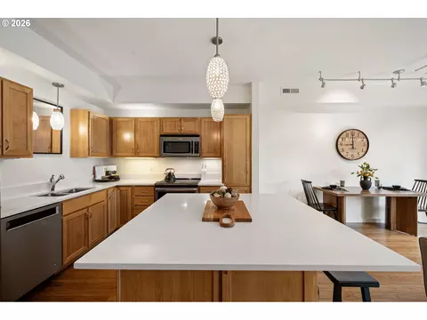 Kitchen - 327 Rustic Pl #35, Eugene, OR 97401 photo 3 of 9