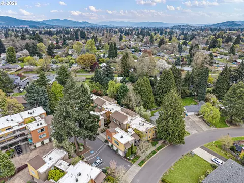 View/Area - 327 Rustic Pl #35, Eugene, OR 97401 photo 1 of 4