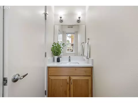 Bath - 327 Rustic Pl #35, Eugene, OR 97401 photo 6 of 6
