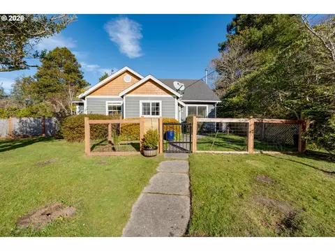 1175 Pacific Dr, Hammond, OR 97121