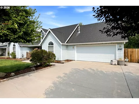 2067 NW Poplar Pl, Redmond, OR 97756
