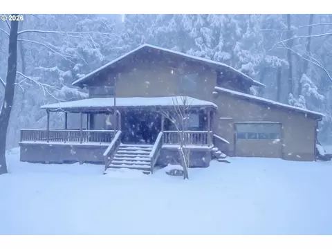 24375 E Fahie Ln, Welches, OR 97067