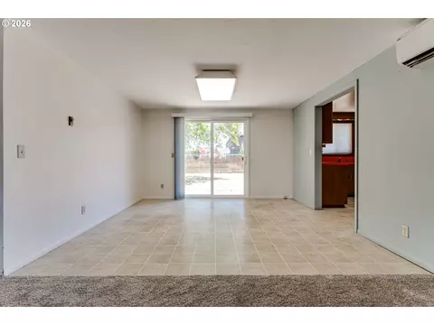 Living - 2093 Grove St, Eugene, OR 97404 photo 5 of 7