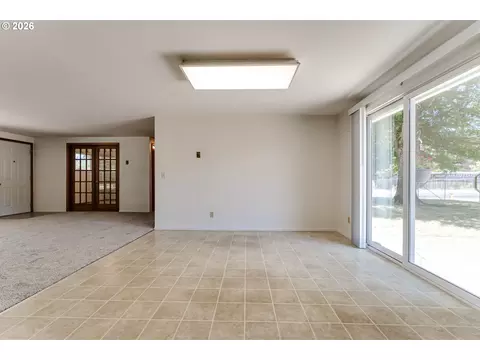 Living - 2093 Grove St, Eugene, OR 97404 photo 6 of 7