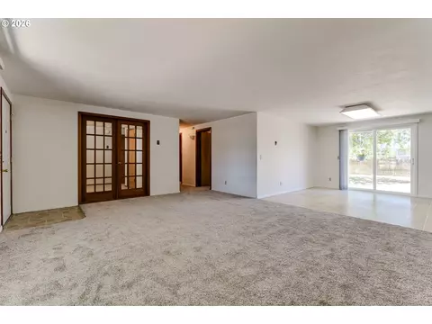 Living - 2093 Grove St, Eugene, OR 97404 photo 2 of 7
