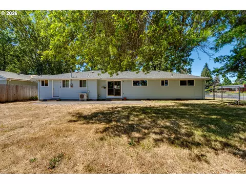 Exterior - 2093 Grove St, Eugene, OR 97404 photo 5 of 9