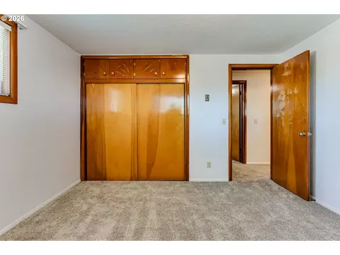 Bedroom - 2093 Grove St, Eugene, OR 97404 photo 4 of 6