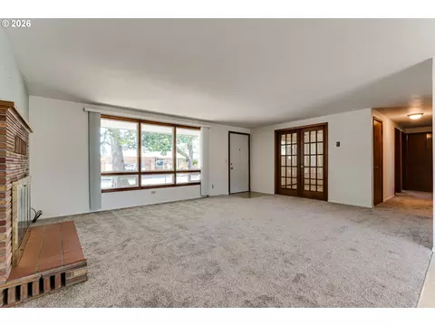 Living - 2093 Grove St, Eugene, OR 97404 photo 4 of 7
