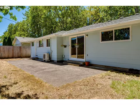Exterior - 2093 Grove St, Eugene, OR 97404 photo 8 of 9
