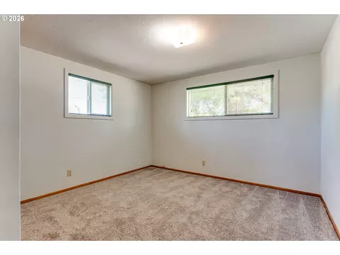 Bedroom - 2093 Grove St, Eugene, OR 97404 photo 5 of 6