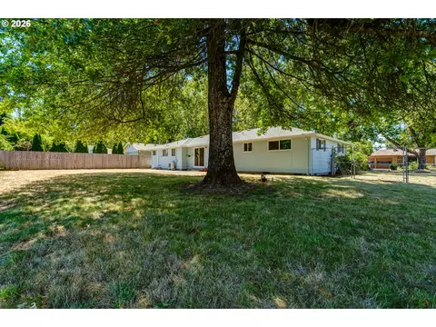 Exterior - 2093 Grove St, Eugene, OR 97404 photo 6 of 9