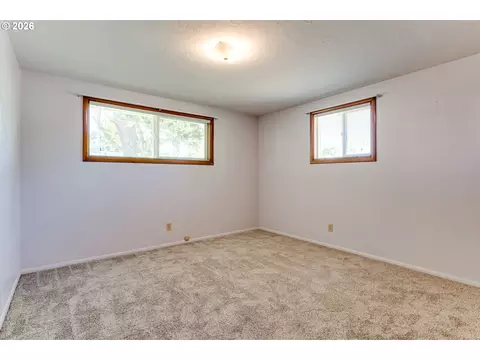 Bedroom - 2093 Grove St, Eugene, OR 97404 photo 3 of 6