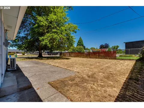 Exterior - 2093 Grove St, Eugene, OR 97404 photo 9 of 9