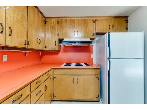 Kitchen - 2093 Grove St, Eugene, OR 97404 photo 3 of 3