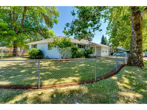 Exterior - 2093 Grove St, Eugene, OR 97404 photo 2 of 9