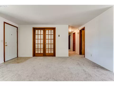 Living - 2093 Grove St, Eugene, OR 97404 photo 7 of 7