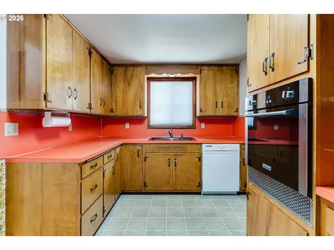 Kitchen - 2093 Grove St, Eugene, OR 97404 photo 1 of 3