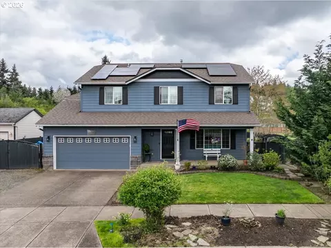 302 Division St, Silverton, OR 97381
