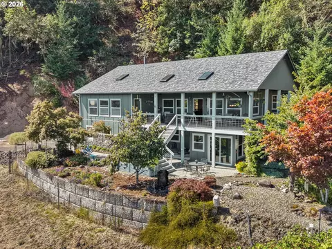 470 Black Oak Dr, Roseburg, OR 97471