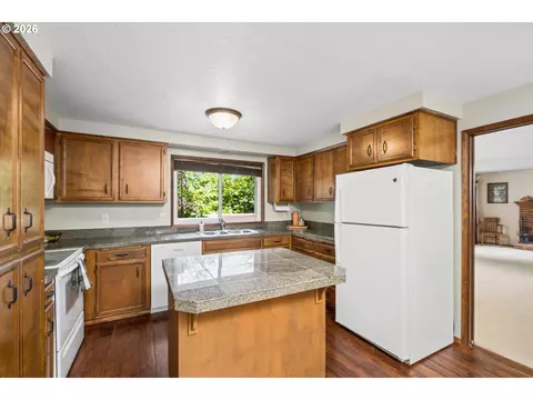 Kitchen - 3377 W 25th Ave, Eugene, OR 97405 photo 2 of 3