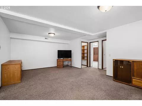 Living - 3377 W 25th Ave, Eugene, OR 97405 photo 4 of 6